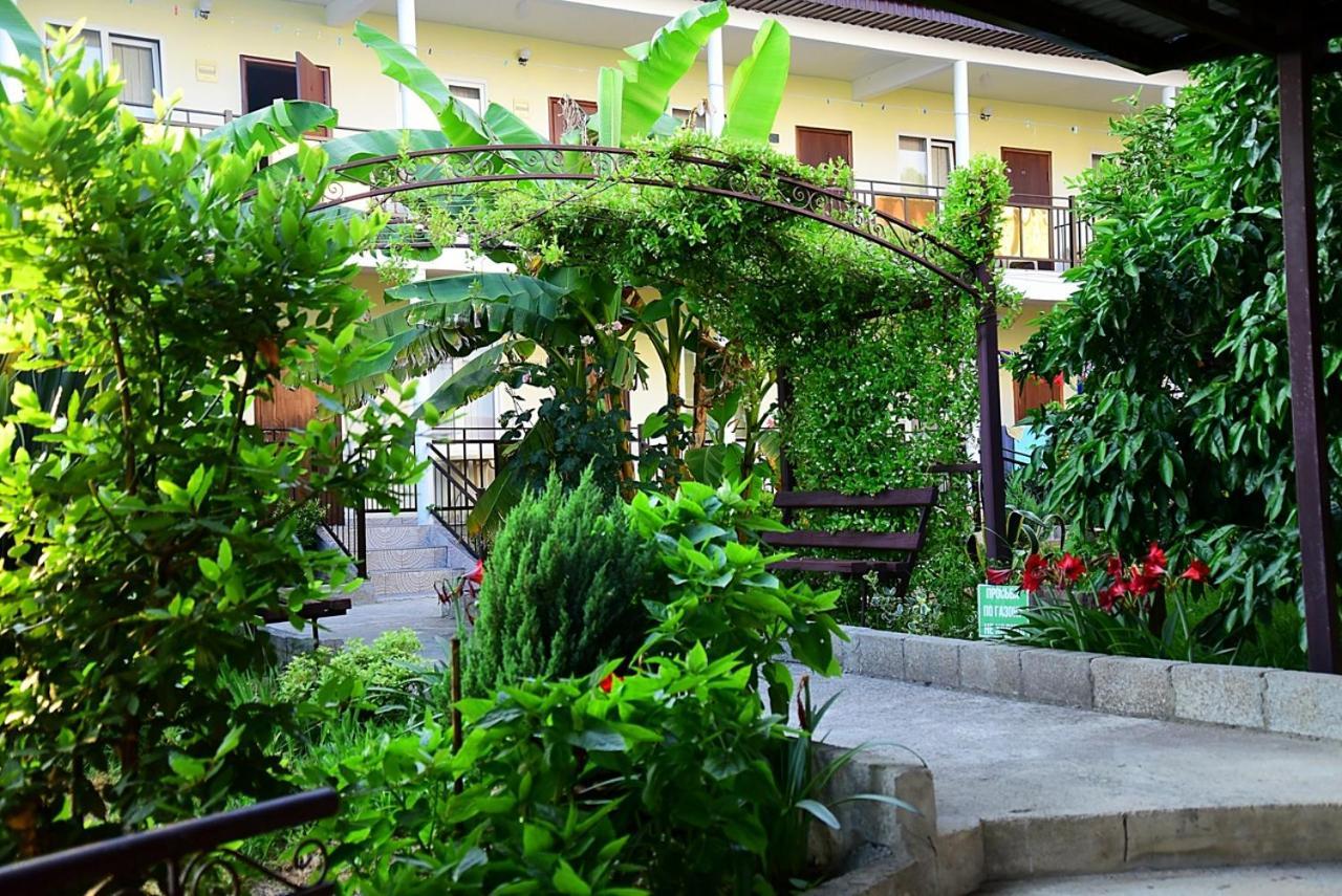 Mini Hotel Vavilon New Athos Bagian luar foto